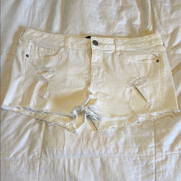 Express Jeans White Jean Shorts Size 12 Distressed - Picture 1 of 13